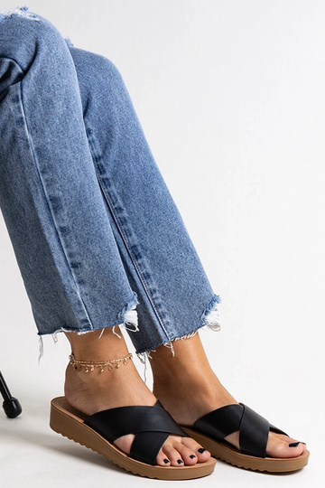 Čierne klinové sandále z... 2