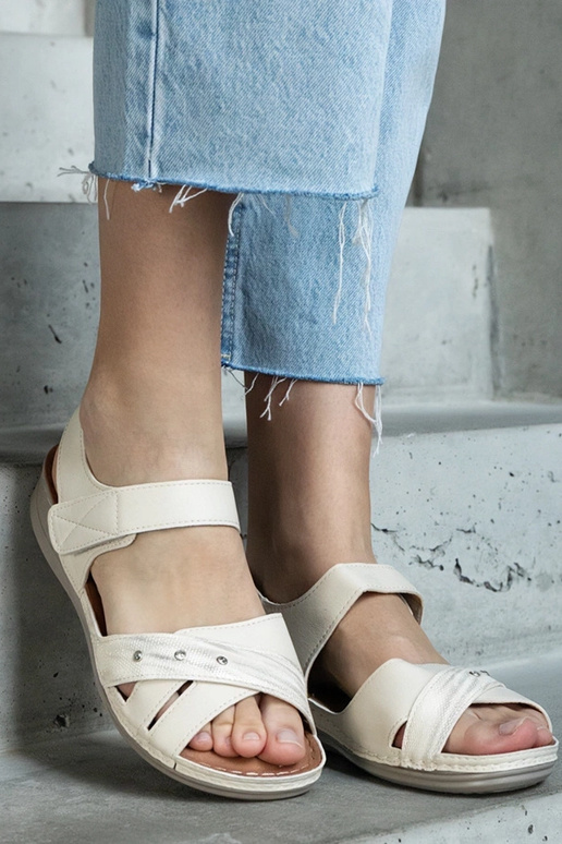 Béžové sandále na Nural Platform