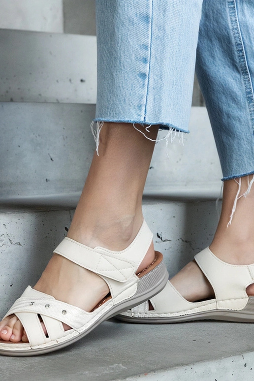 Béžové sandále na Nural Platform