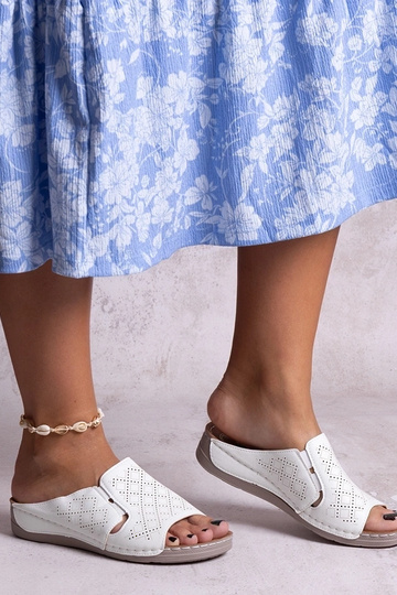 Marouna biele dierkované...