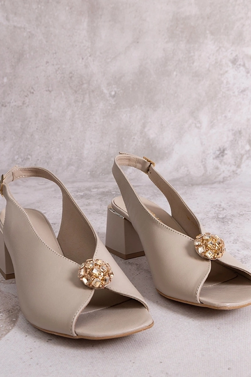 Béžové kožené sandále na stĺpiku Karino