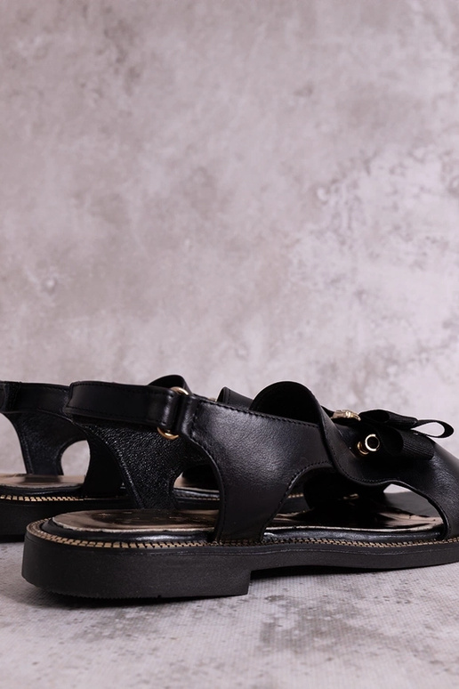 Čierne sandále s mašľou a kryštálmi...