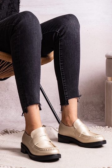 Zlaté elegantné mokasíny... 2