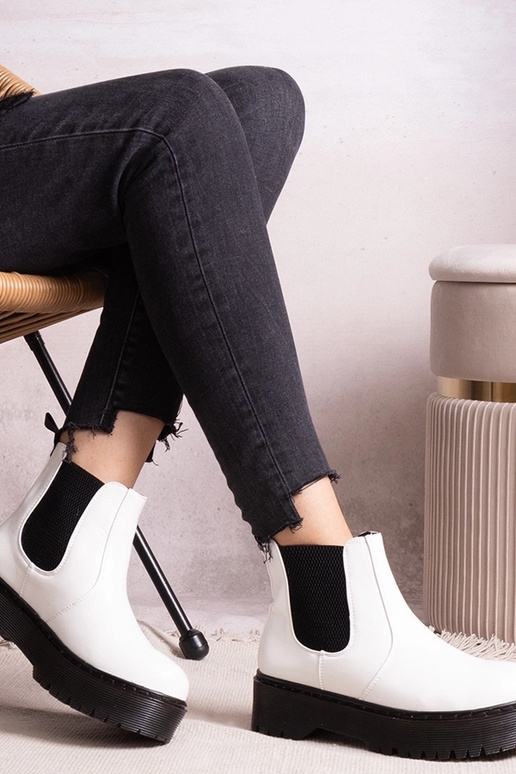Biele členkové topánky na platforme...