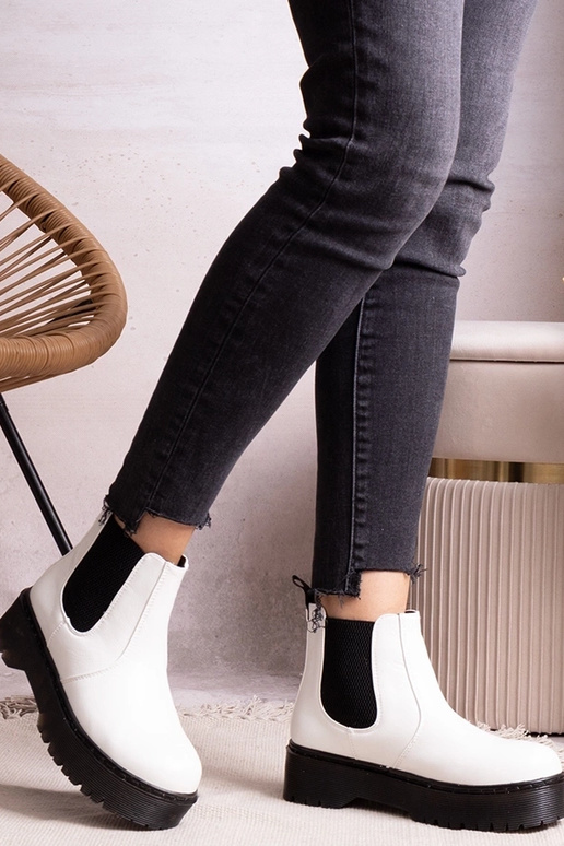 Biele členkové topánky na platforme...