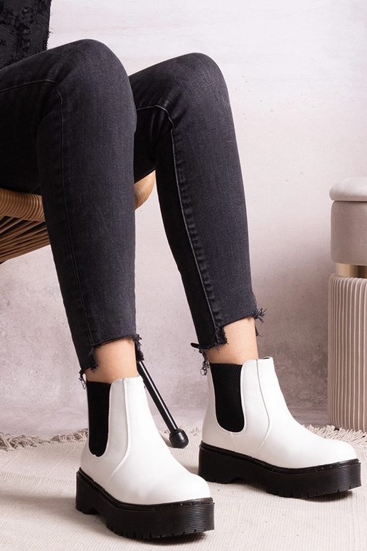 Biele členkové topánky na platforme...