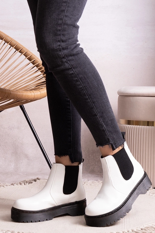 Biele členkové topánky na platforme...