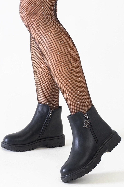 Čierne členkové čižmy s ozdobným...