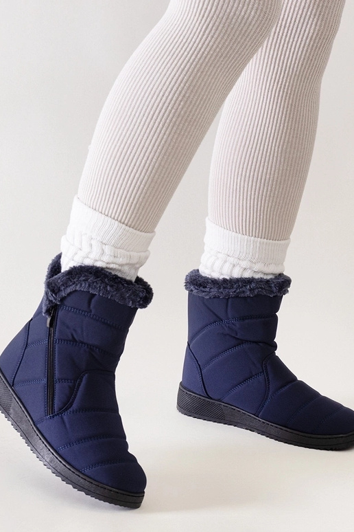 Tmavo modré snehule zdobené kožušinou...