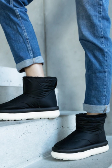 Čierne teplé snehule na...