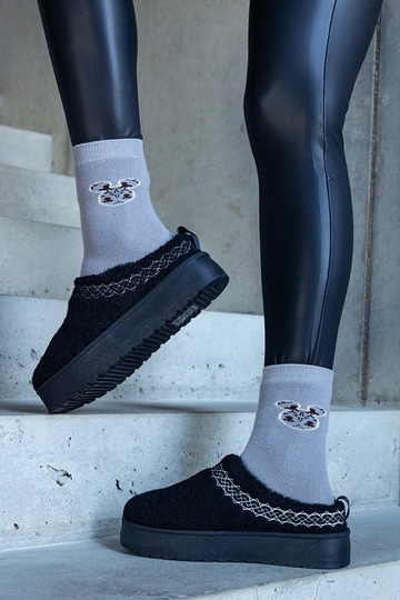 Čierne snehule na platforme...