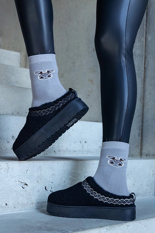 Čierne snehule na platforme s nízkou...