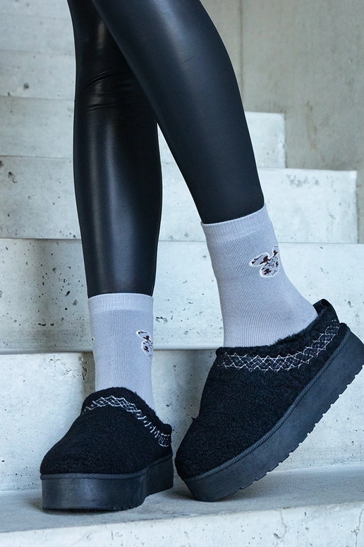 Čierne snehule na platforme s nízkou...