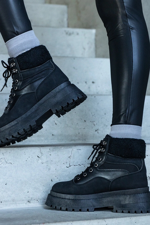 Čierne turistické topánky s hrubou...