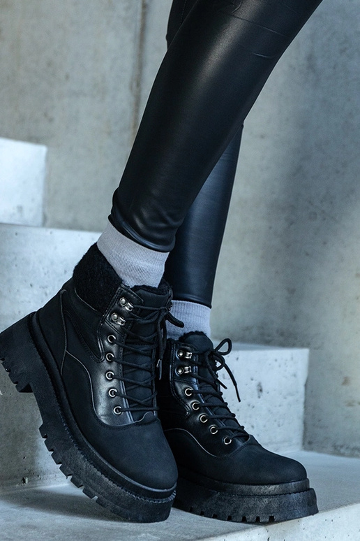 Čierne turistické topánky s hrubou...