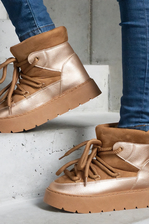 Hnedé snehule na platforme podšité...