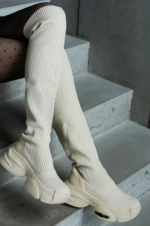 Béžové nazúvacie čižmy s elastickým...