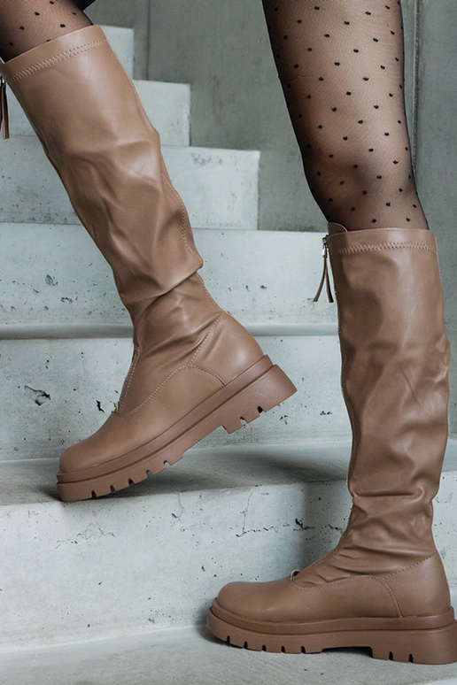 Hnedé čižmy z eko kože na plochom...