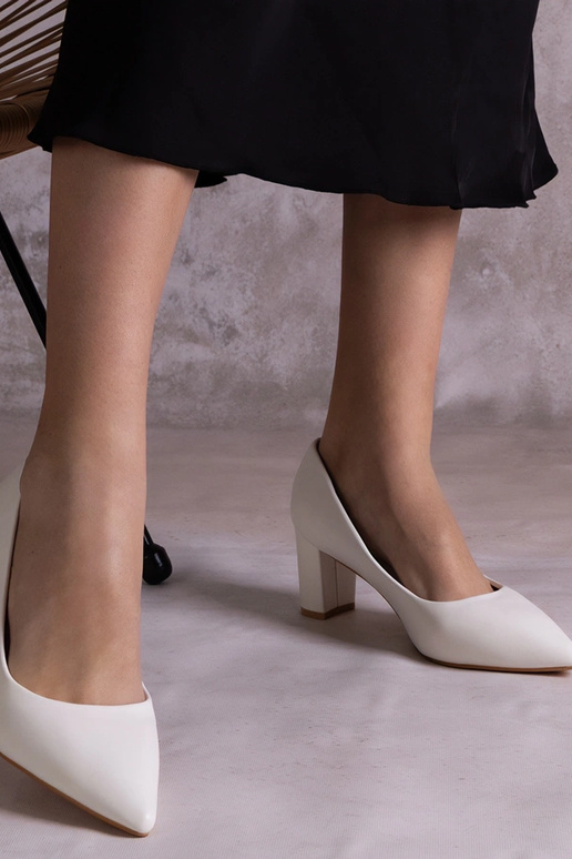 Tuniakové biele lodičky s blokovým...