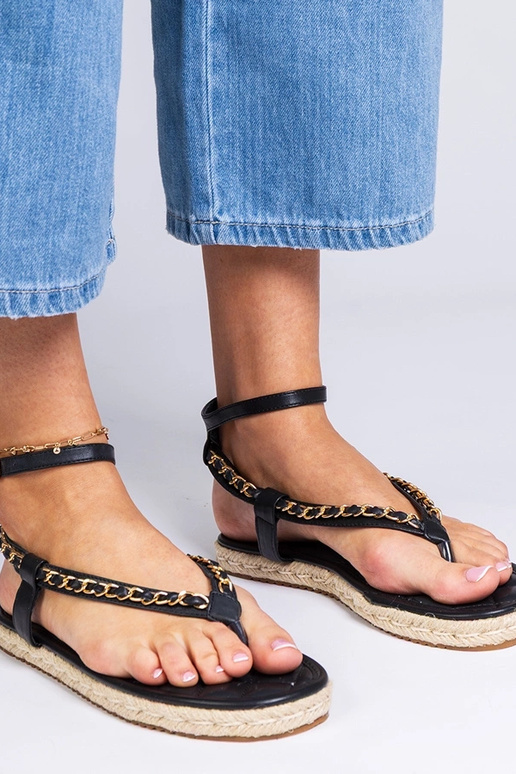 Čierne lakované lodičky na podpätku...