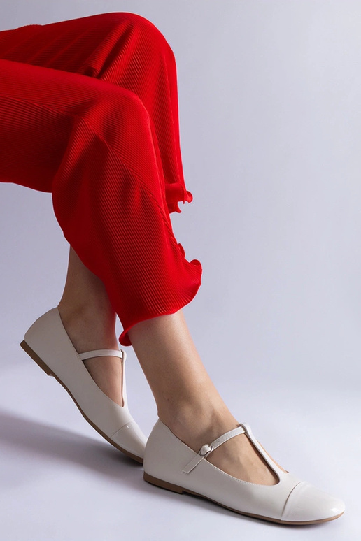 Biele lakované balerínky Gloriana so...