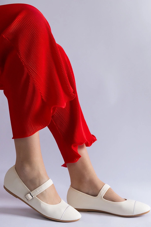 Biele balerínky s matným povrchom a...