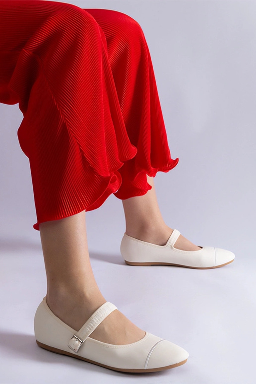 Biele balerínky s matným povrchom a...