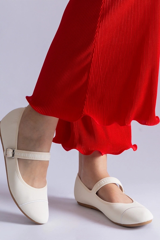 Biele balerínky s matným povrchom a...