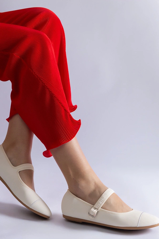 Biele balerínky s matným povrchom a...