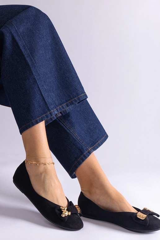 Čierne balerínky zdobené mašľou a...