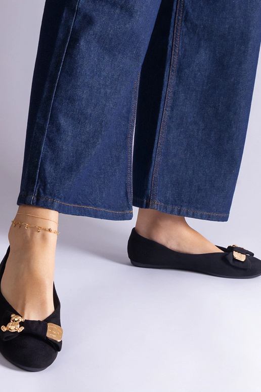 Čierne balerínky zdobené mašľou a...