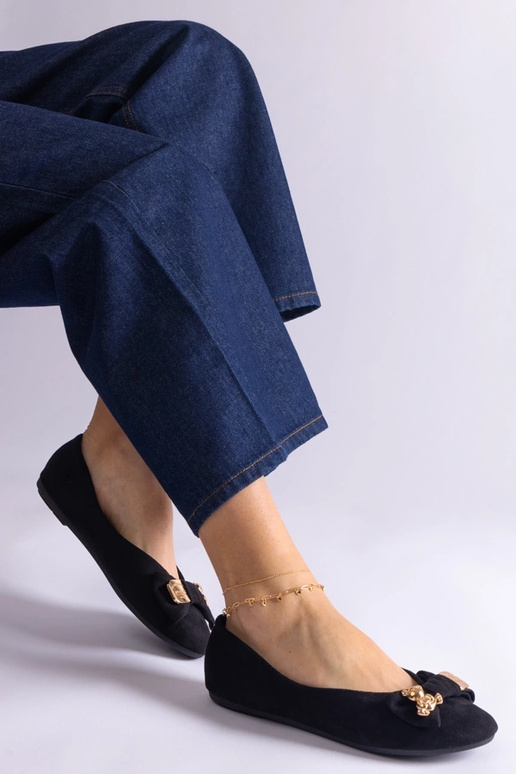 Čierne balerínky zdobené mašľou a...