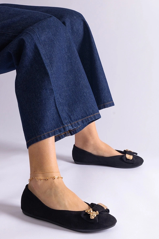 Čierne balerínky zdobené mašľou a...