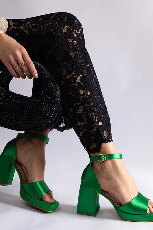 Zelené saténové sandále Saucedo na...