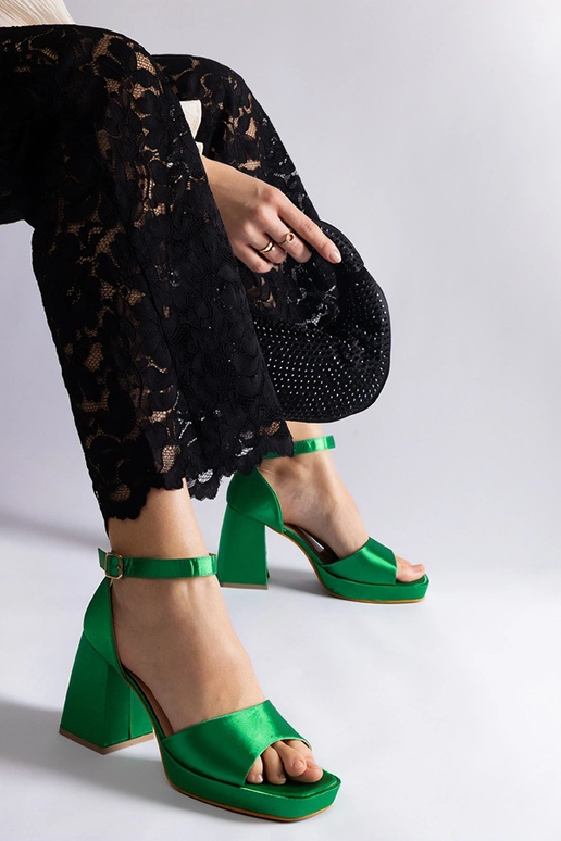 Zelené saténové sandále Saucedo na...