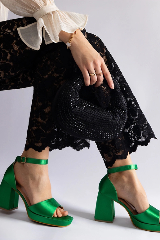 Zelené saténové sandále Saucedo na...