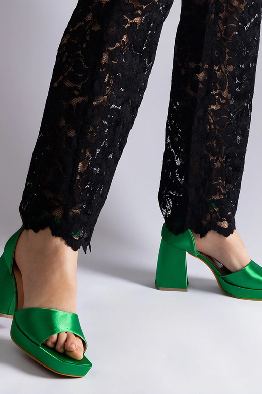 Zelené saténové sandále Saucedo na...