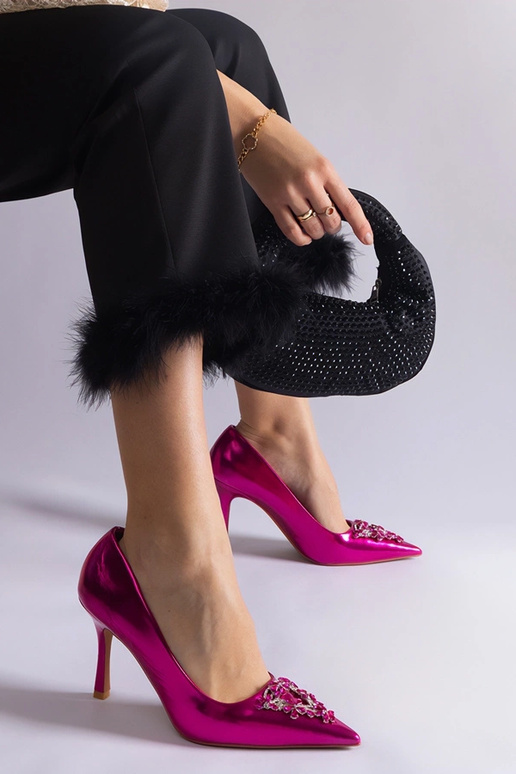 Ružové lakované ihličky zdobené... Ružové lakované ihličky zdobené...