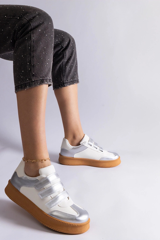 Strieborné tenisky so zapínaním na...