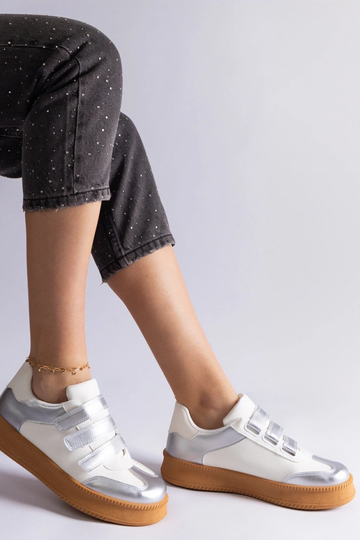 Strieborné tenisky so zapínaním na...