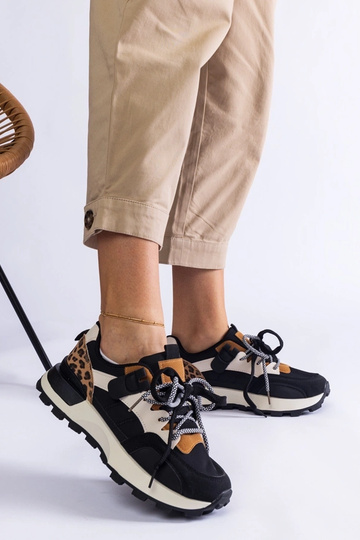 Čierne tenisky zdobené... 2