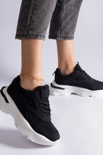 Čierne tenisky s hrubšou...