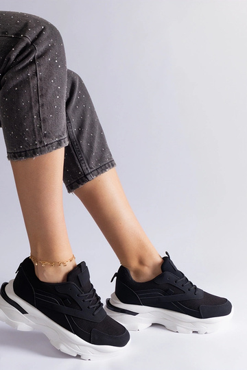 Čierne tenisky s hrubšou... 2