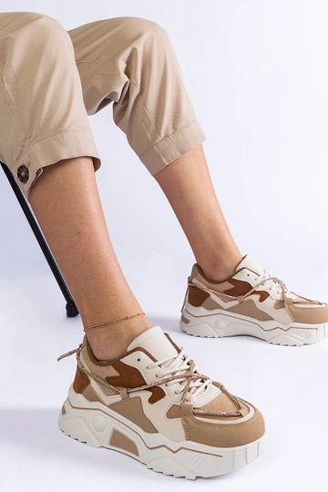 Hnedé tenisky zdobené...