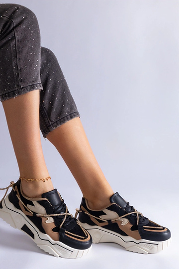 Čierne tenisky zdobené...