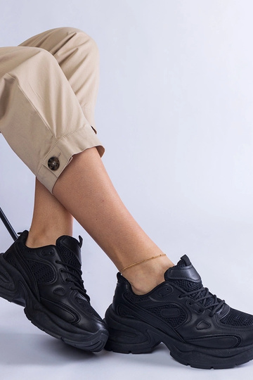 Čierne tenisky s masívnou...