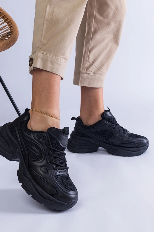 Čierne tenisky s masívnou podrážkou Adom