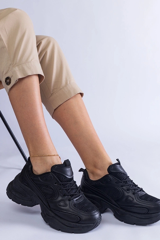 Čierne tenisky s masívnou podrážkou Adom