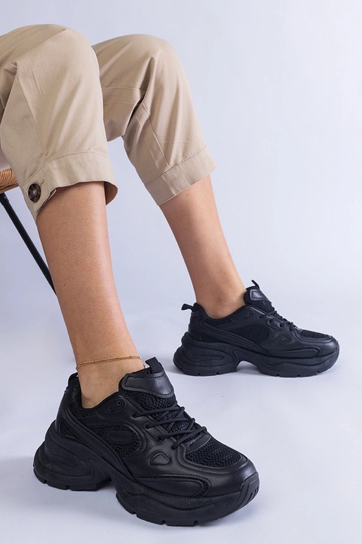 Čierne tenisky s masívnou podrážkou Adom