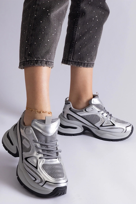 Strieborné tenisky s masívnou...